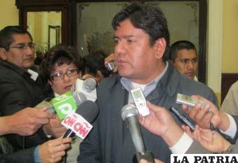 El jefe de bancada de Convergencia Nacional, Mauricio Muñoz, sostiene que el autogolpe es una autogestión del mismo Gobierno /ANF