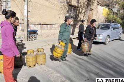 Garantizan abastecimiento de combustibles en Oruro y el país