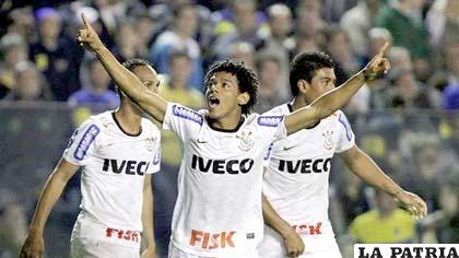 Romarinho anotó el gol del empate para Corinthians (foto: foxsportsla.com)