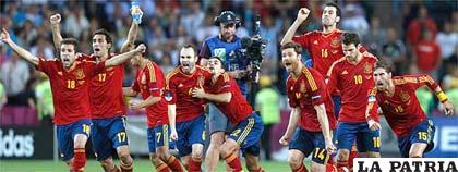 La alegría embarga a los jugadores de la selección española por la clasificación (foto: ole.com)