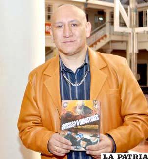 Ariel Villazón Torrico, autor del libro que genera discusión entre escépticos y creyentes