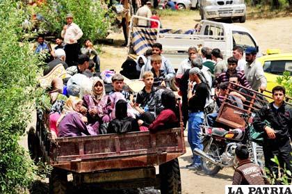 Más de 8.500 refugiados sirios han cruzado la frontera turca por los constantes ataques en Siria /diario.latercera.com