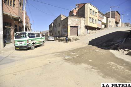 Esquina de la calle Tomás Frías y Diagonal Potosí, donde hay un corto tramo sin asfaltar