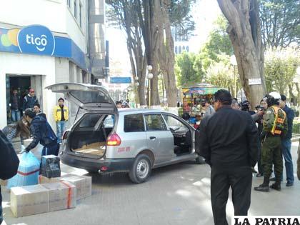 El vehículo circuló en el paseo peatonal de los pasajes Guachalla y Panamericano