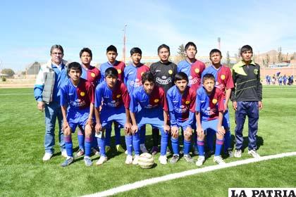 El equipo de Niño Quirquincho Feliz en la categoría Sub-15