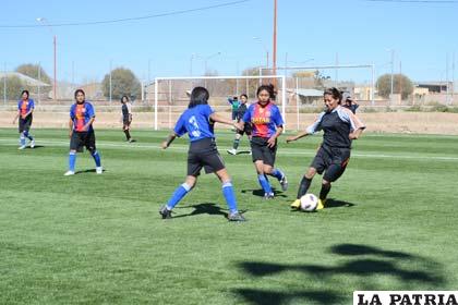 El fútbol femenino cobra mayor vigencia en Oruro