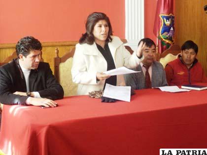 Alcaldesa Pimentel, anuncia despido de dos funcionarios