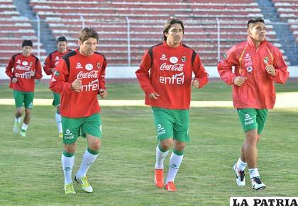 Raldes, Martins y Gutiérrez en el entrenamiento de la selección
