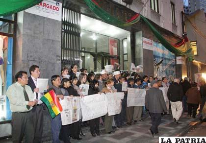 Trabajadores de El Diario protestan por la súbita intervención del medio