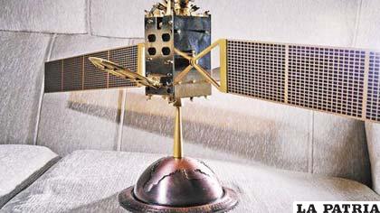 Maqueta de un satélite