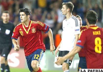 Álvaro Morata celebra el gol español de la clasificación