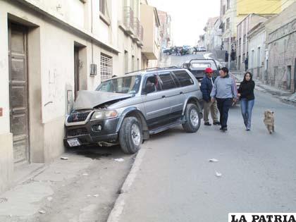 Sin lesionados choque de una vagoneta en la Pagador y San Felipe (09/06/13)