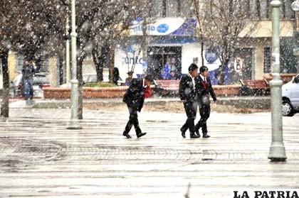 Durante varias horas cayó nieve en Oruro
