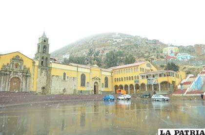 Oruro amaneció con lluvia, un poco de nieve y fuerte frío