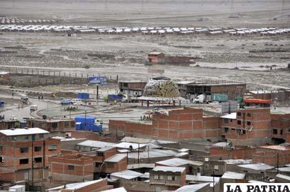 La nieve permaneció por algo más de tres horas