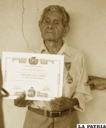 El Gobierno lo condecoró con el grado Caballero de la Orden