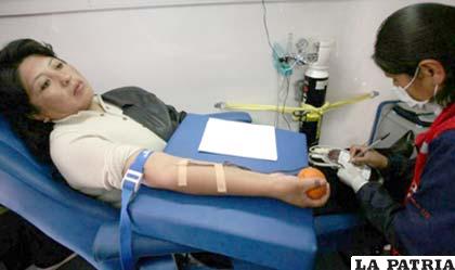 Laboratorios clandestinos que trafican sangre en La Paz serán clausurados