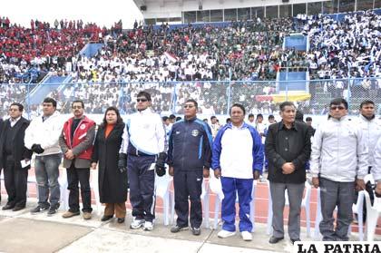 Autoridades durante la inauguración de los Juegos Estudiantiles