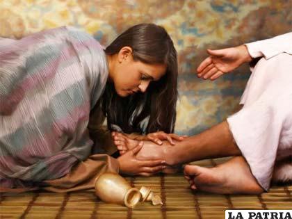 Una pecadora lavó, secó y ungió los pies de Jesús