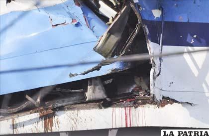 Fotografía de un vagón afectado tras un accidente entre dos trenes, en la zona de Castelar, 30 kilómetros al oeste de Buenos Aires (Argentina)