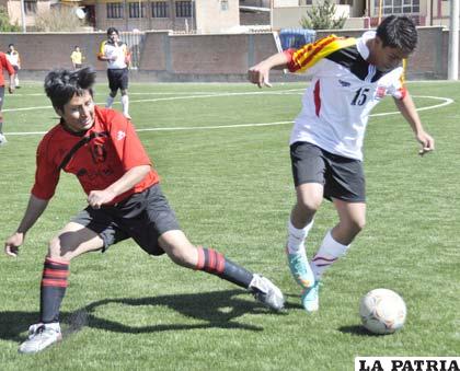 Alemán jugó con nueve hombres el partido ante San Lorenzo