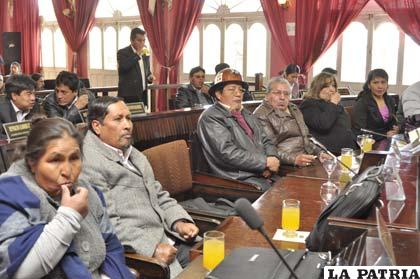 Momento del refrigerio en el inicio de la nueva gestión de la Asamblea Legislativa