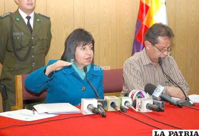 Teresa Morales ministra de Desarrollo Productivo y Economía Plural, informó sobre la aplicación de la Ley 204