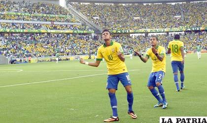 La selección de Brasil marcha a paso firme de la mano de Neymar