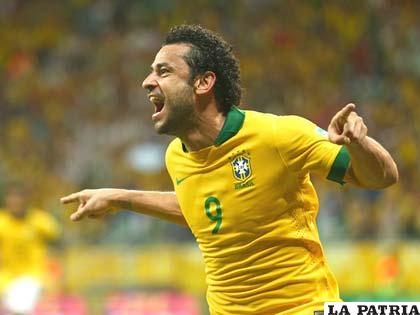 Doblete de Fred para la victoria de Brasil