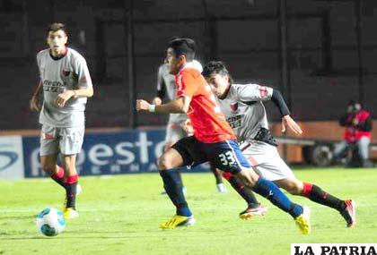 Una acción del empate entre Independiente y Colón