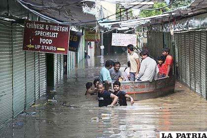 Continúa el trabajo de rescate en la India por inundaciones