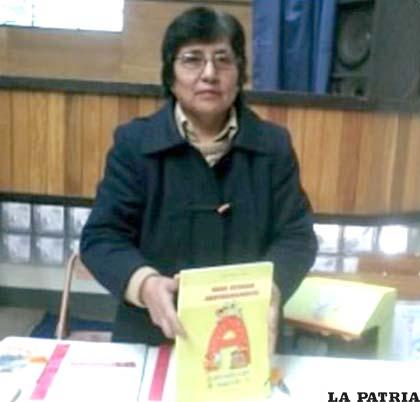 Profesora Práxides Hidalgo