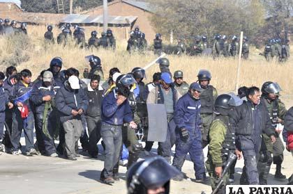 Represión policial en Caihuasi donde fueron aprehendidos varios trabajadores