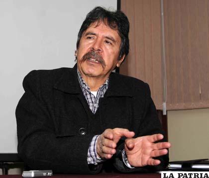 Veremos en qué municipios están ubicados y qué tratamiento le damos, afirmó el contralor Gabriel Herbas, respecto a proyectos cuestionados del programa “Bolivia cambia, Evo cumple”