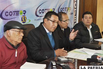Ejecutivos de Coteor en conferencia de prensa