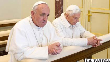 El actual Pontífice junto a Benedicto XVI