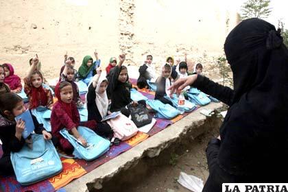 Estudiantes en Afganistán perdieron la conciencia por posible envenenamiento