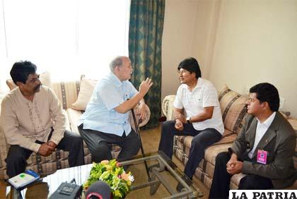 El presidente Evo Morales sostuvo una reunión con el padre Miguel D Escoto Brockmann, excanciller de Nicaragua y expresidente de la Asamblea de Naciones Unidas, en Managua-Nicaragua