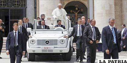 El Papa Francisco cesó de todas sus funciones al prelado acusado de fraude