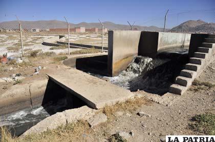 El “by pass” que es utilizado bastante antes de que el agua llegue a la planta