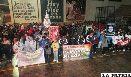 Durante la inauguración del torneo anoche en el coliseo del colegio Reekie