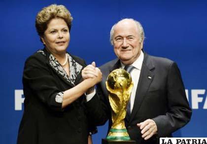 Dilma Rousseff y Joseph Blatter