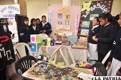 Paneles y maquetas expuestas ayer en la Gobernación