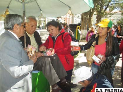 Sonia Saavedra en su campaña por la unidad