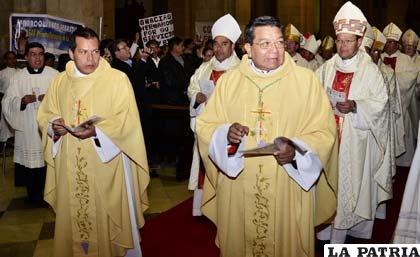 Los nuevos obispos auxiliares de la Arquidiócesis de La Paz, Monseñor Jorge Saldías y Monseñor Aurelio Pesoa