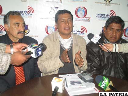 El viceministro Cabrera, durante la conferencia de prensa que ofreció en la Gobernación