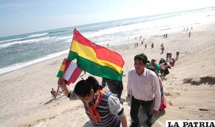 Bolivianos demandan el mar y Morales no tocará el tema en la Cumbre