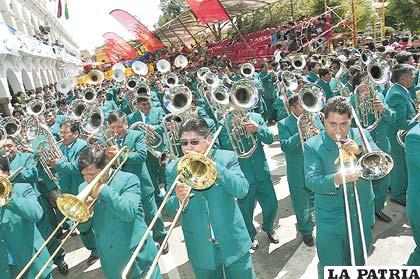 Por muchos años en el Carnaval acompañando a la Fraternidad Morenada Central