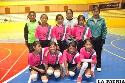 El plantel de futsal femenino de Ejército Nacional