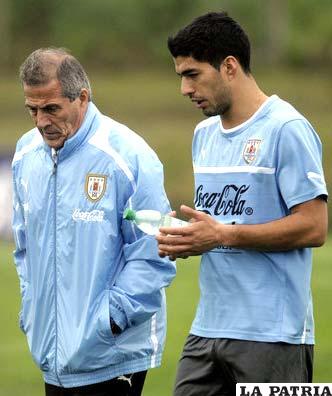 Tabárez dialoga con Suárez